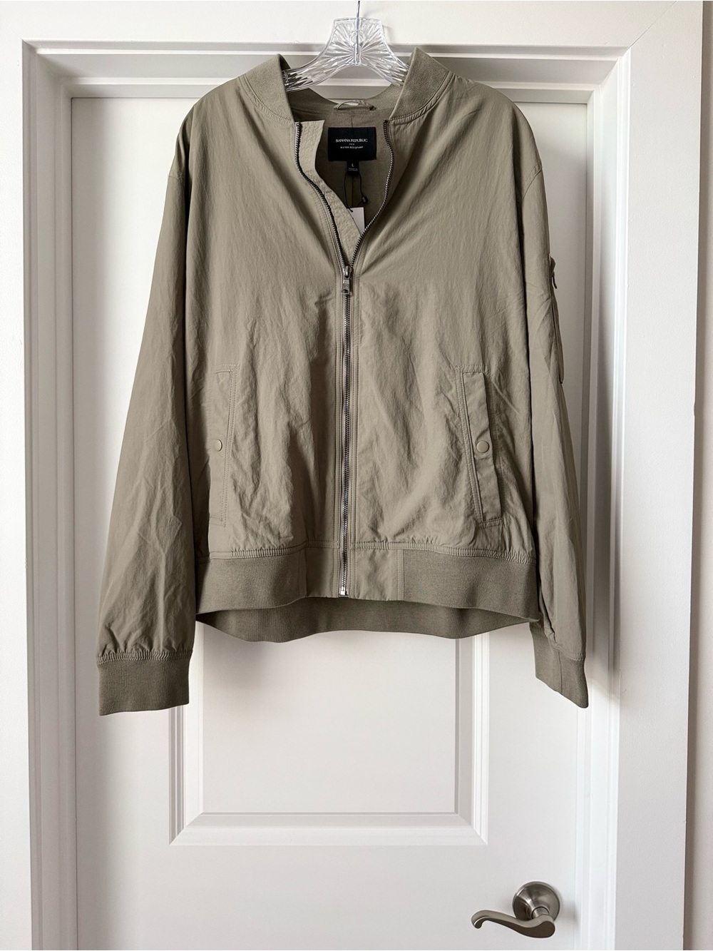 Men’s Light Olive Soft Bomber Jacket with Front Zip windbreaker style NEW W TAGS